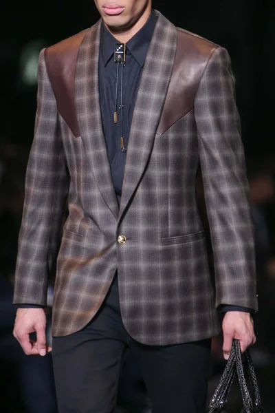Look 50